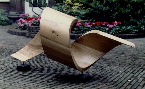 1984 Curl, iepen (70 x 46 x 140 cm)